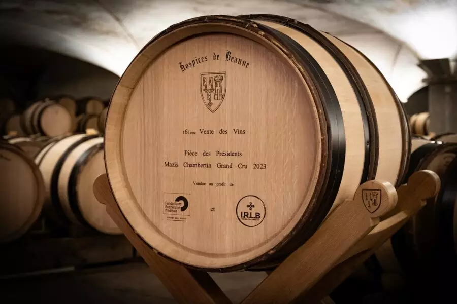 Unusual Wood, famous godfather… Everything you need to know about the 2023 charity Barrel from the Hospices de Beaune